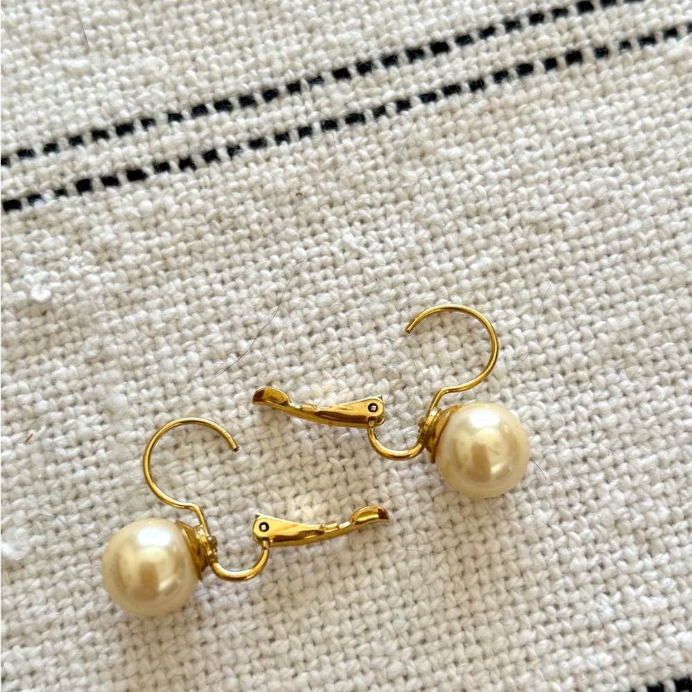 Elegant Vintage Gold Plated Pearl Drop Earrings - Picture 2 of 3